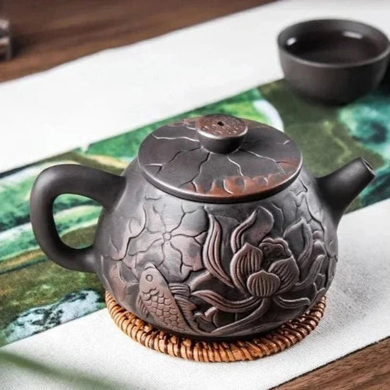 1pc Yixing Tea Pot Purple Clay Teapots Beauty Kettle Black Mud Hand Hand Carved Lotus Illustration Pot Home Handmade Tea Set - China Tea Store