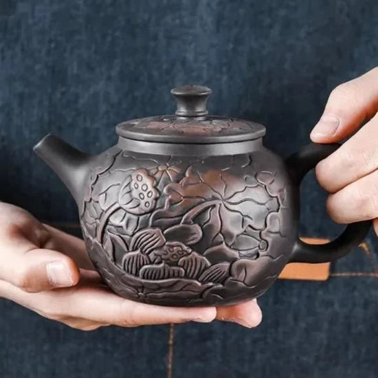 1pc Yixing Tea Pot Purple Clay Teapots Beauty Kettle Black Mud Hand Hand Carved Lotus Illustration Pot Home Handmade Tea Set - China Tea Store